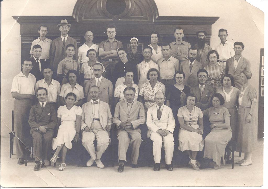 The library staff with Bergmann as director in the middle, around 1935